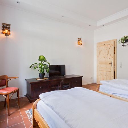 Doppelzimmer III Gaestezimmer In Unterkunft Mit Gemeinschaftsbad Und Gemeinschaftskueche Chemnitz Ngoại thất bức ảnh