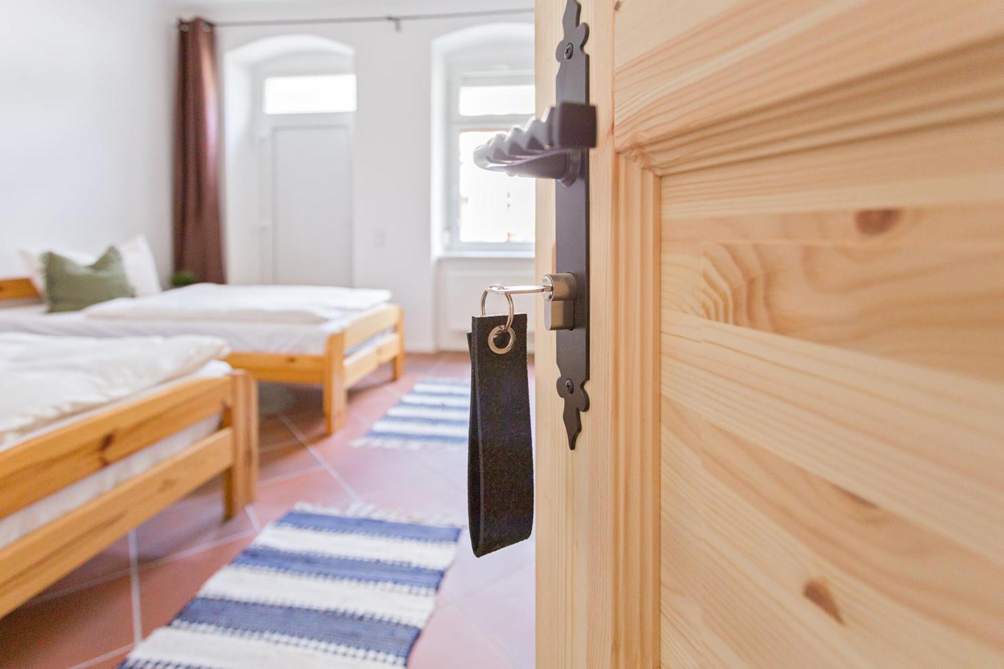 Doppelzimmer III Gaestezimmer In Unterkunft Mit Gemeinschaftsbad Und Gemeinschaftskueche Chemnitz Ngoại thất bức ảnh
